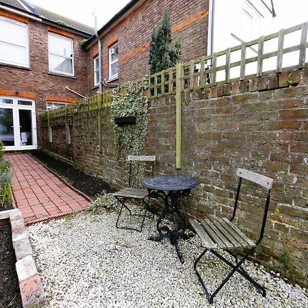Quirky Spacious Ground Floor Victorian Garden Flat Worthing Eksteriør billede