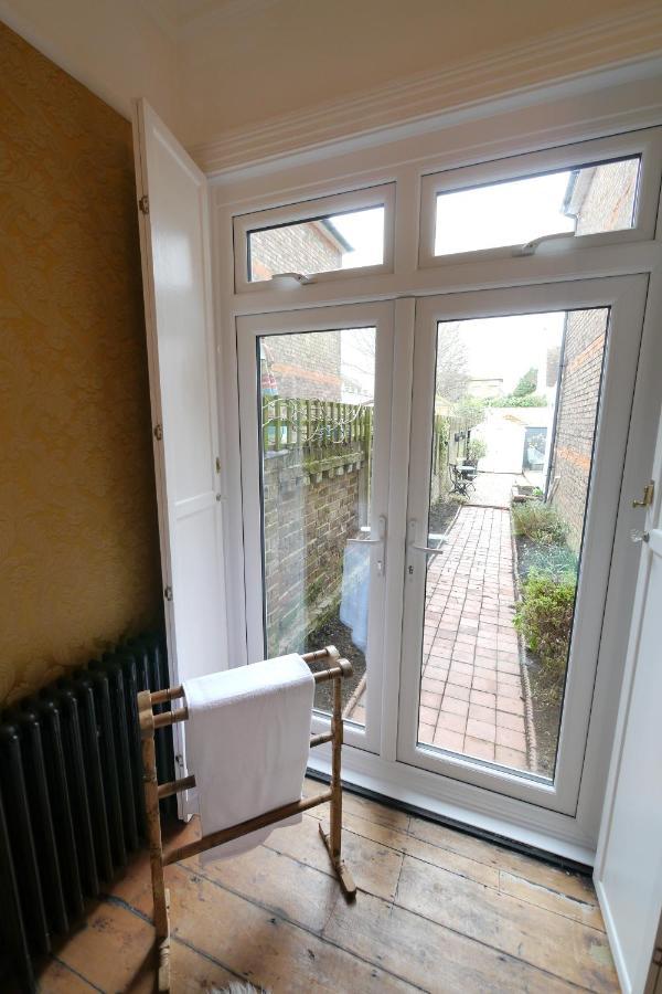 Quirky Spacious Ground Floor Victorian Garden Flat Worthing Eksteriør billede